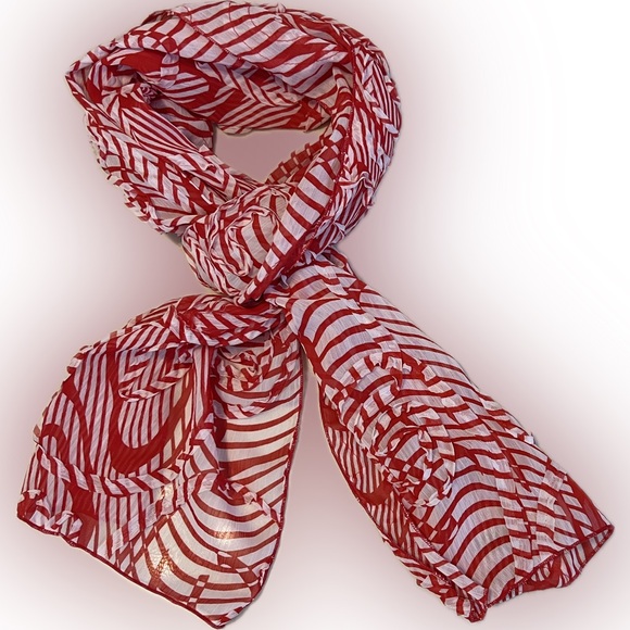 🇮🇹🎉Fun Textured Larioseta Oblong Scarf — Red & White | 9”W x 62”L - Picture 4 of 16